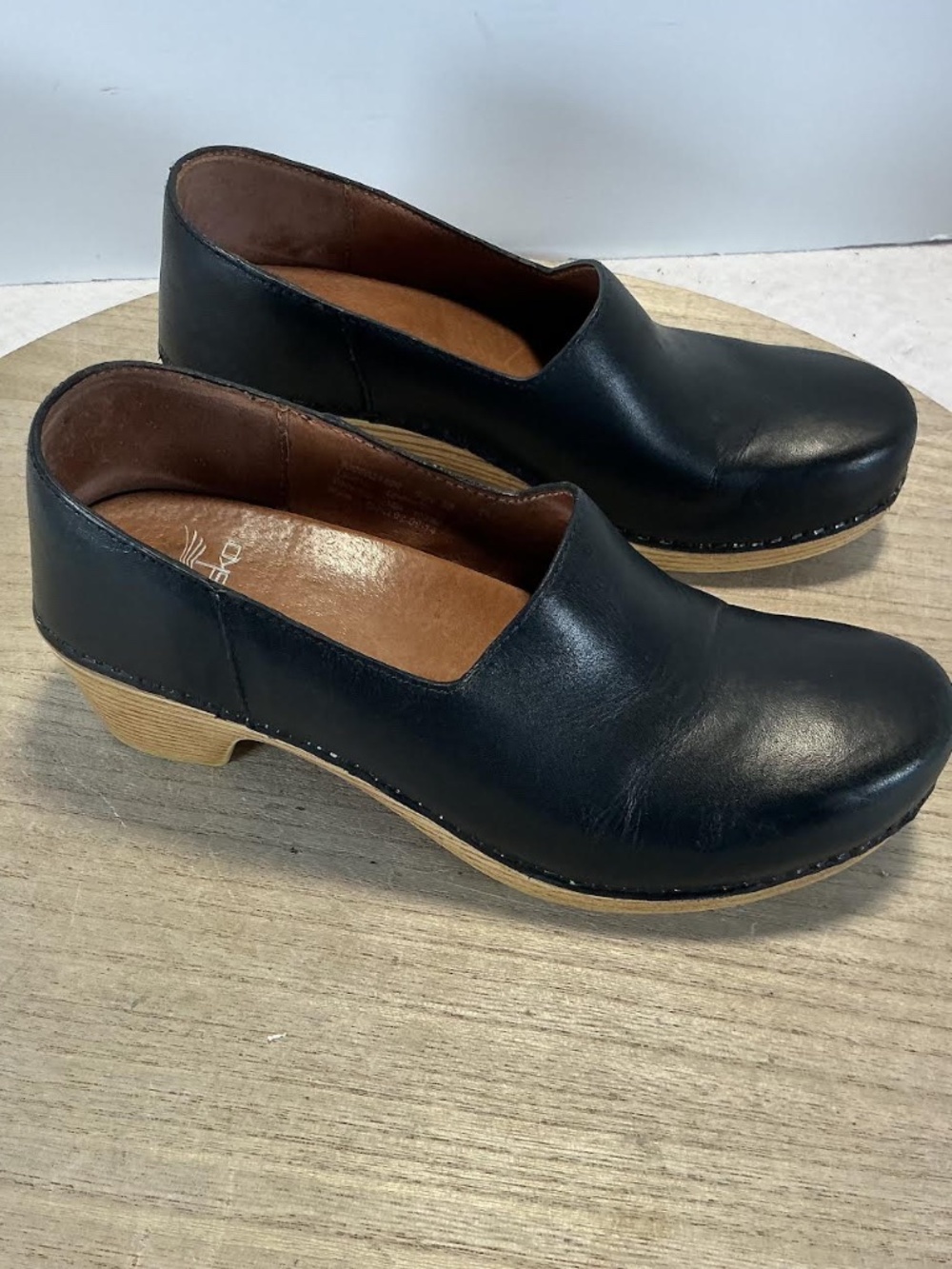 Dansko Women’s 38 US 7.5-8 Black Leather Clogs Shoes Wood Look Heel